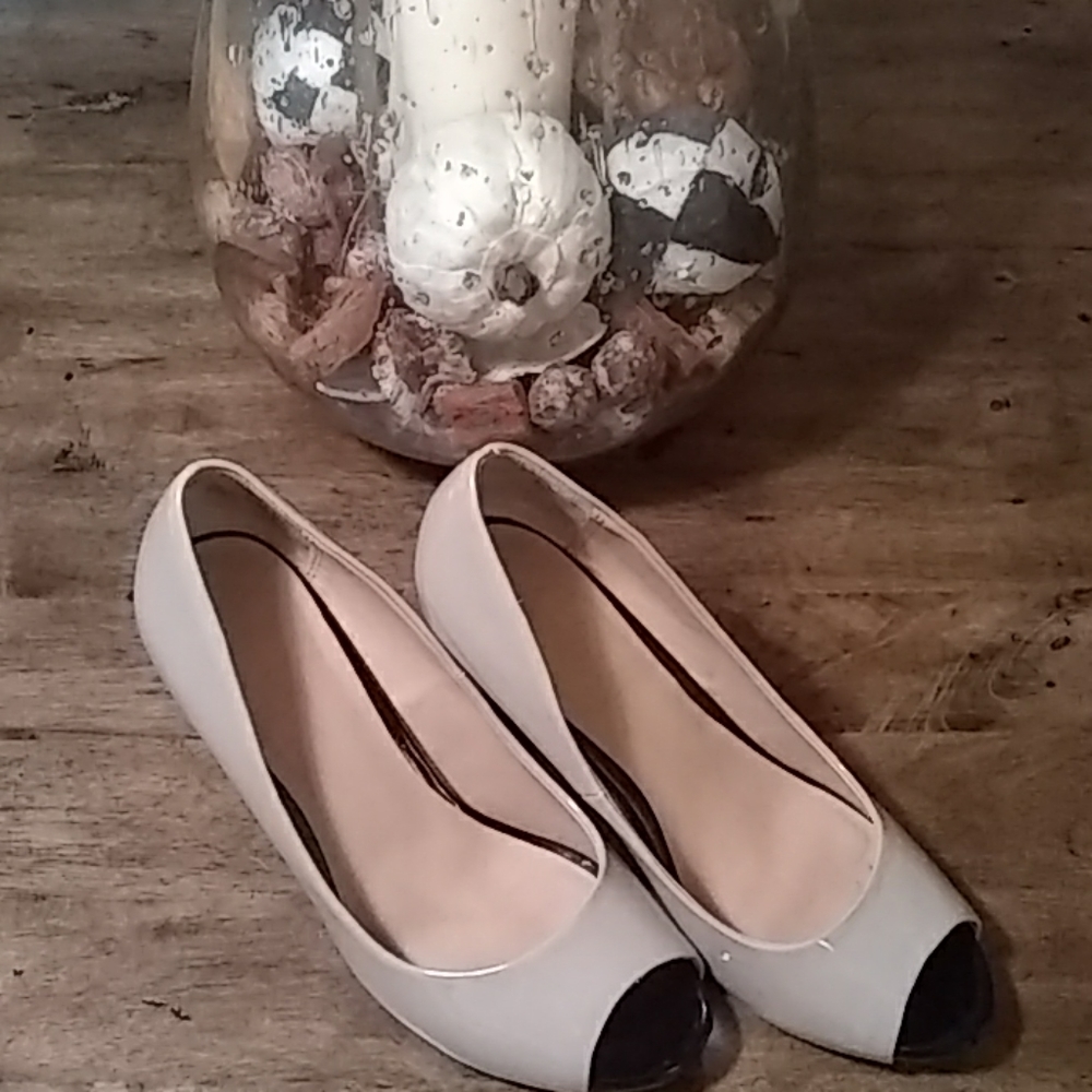 Taupe & Black Patent Leather Pump